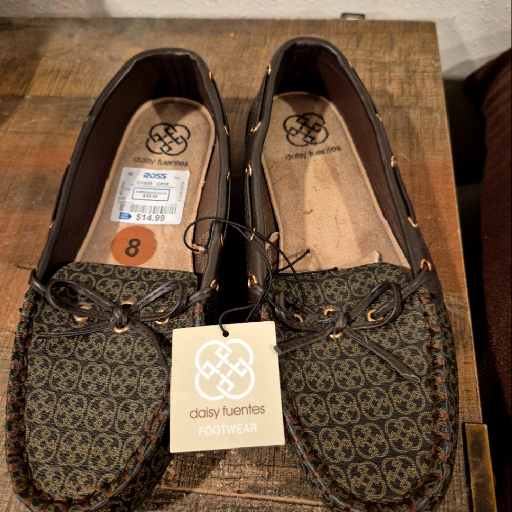 Daisy Fuentes Men's Brown Loafers